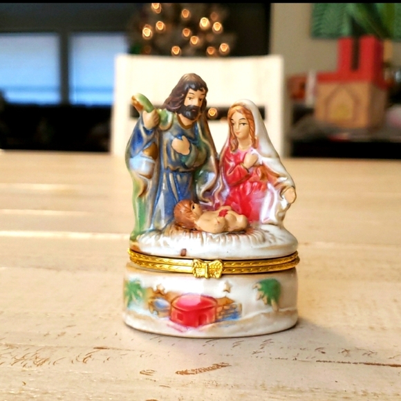 Nativity Scene Hinged Trinket Box Holy Family